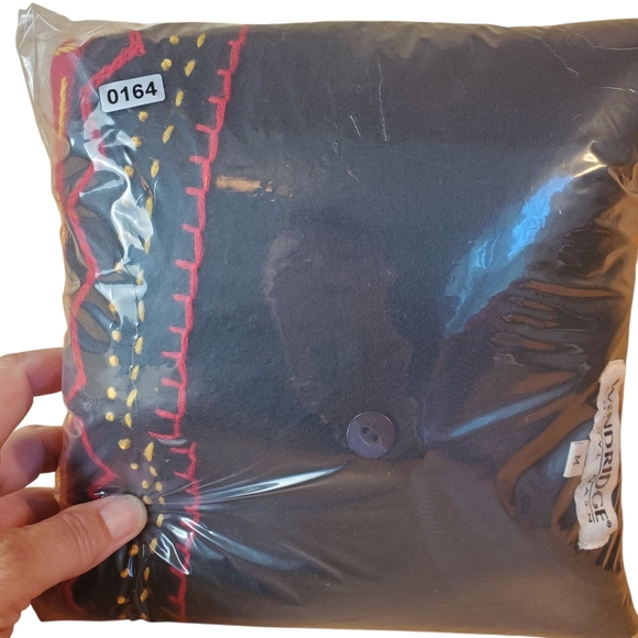 Vntg Windridge Black and Red Patterned Cardigan. 100% Merino Wool. MED. #0164 - Picture 10 of 10